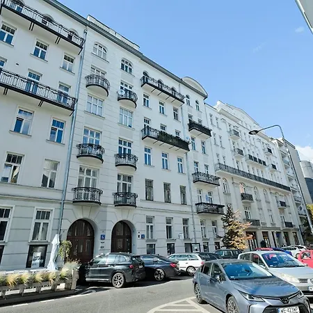 Апартаменты Urbannestgroup - View N8